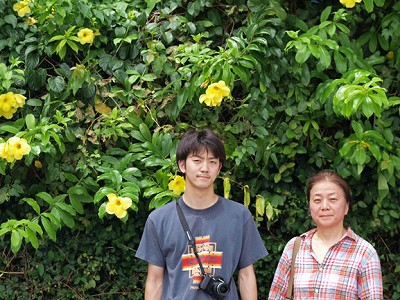壺屋やちむん通りで記念撮影