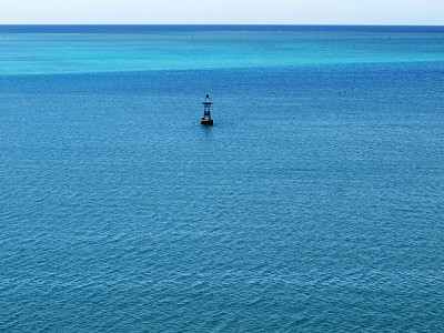 青い海